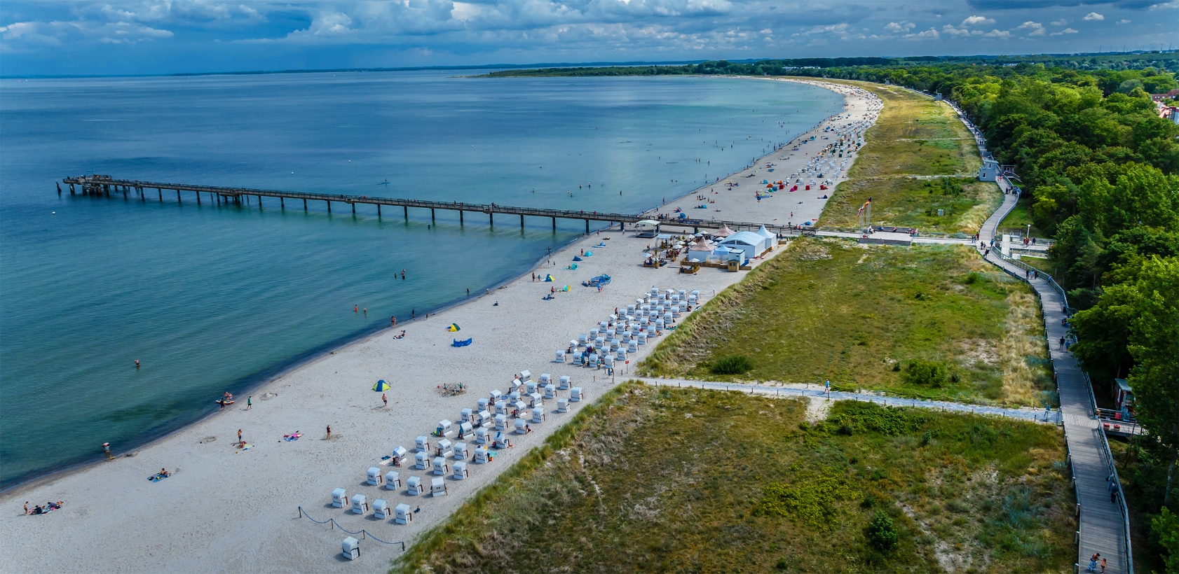 Luftaufnahme Seebrücke und Lounge