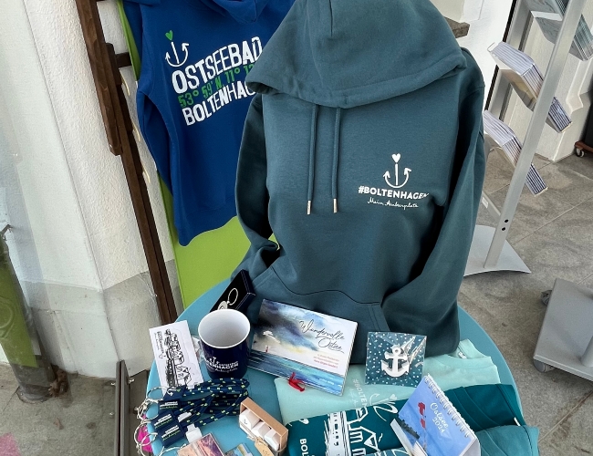 Hoody und T-Shirt aus der neuen Kollektion 2023