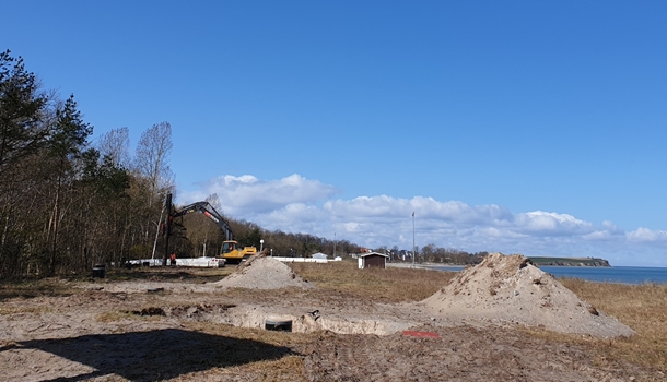 Rütteln letzter Pfähle an der Seebrücke mit Blick Richtung Deich_Westen2