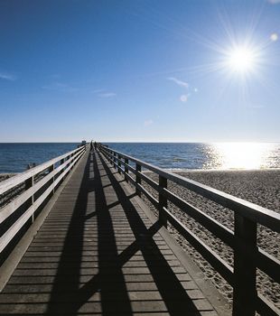 Seebrücke mit Sonnenschein Ostseebad Boltenhagen