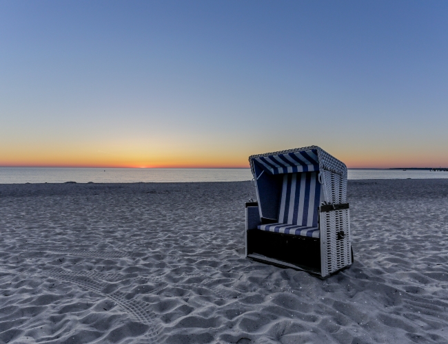 Strandkorb am Strand © ©Ecki Raff Strandkorb am Strand bei Sonnenuntergang