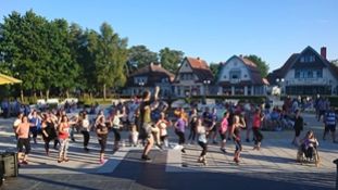 Zumba Fitness mit Trainerin Heide im Kurpark Ostseebad Boltenhagen