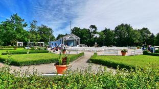 Ostseebad Boltenhagen Kurpark mit Konzertbuehne