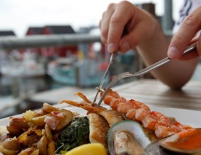 Martimes Gericht im Fischrestaurant Kamerun