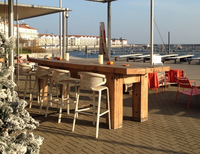 Sonniger Blick auf den Hafen