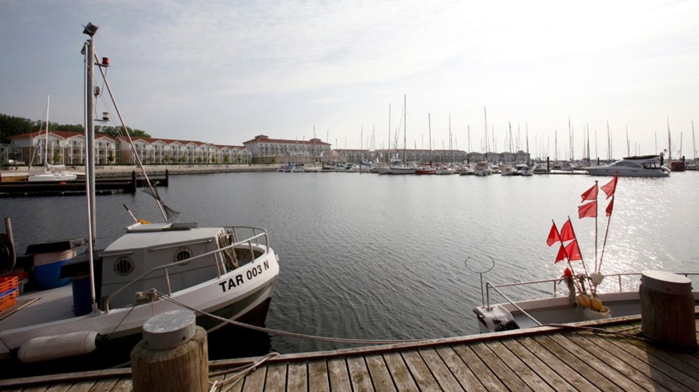 Blick vom Fischerhüttensteg auf den Hafen