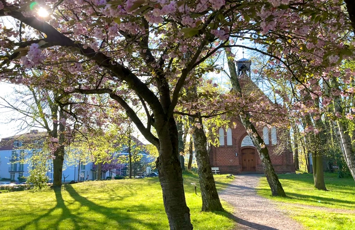 Kirche im Frühling