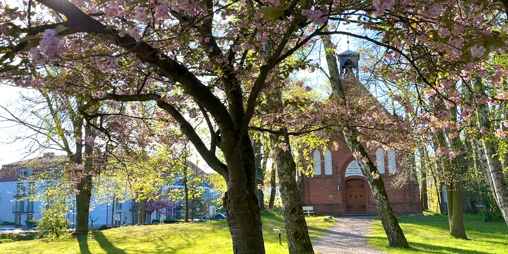 Kirche im Frühling