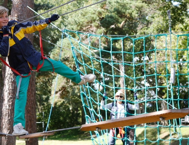 Oma und Enkel in schwindeligen Höhen Bild © Ecki Raff