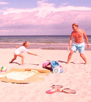 3FT 2 Spiel und Entspannung - Familie am Strand in Boltenhagen